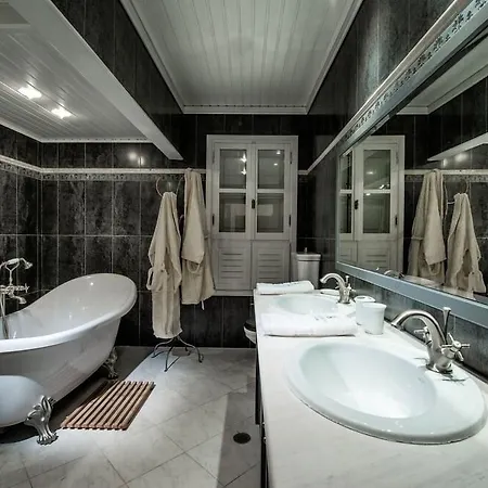 Lemuria Manor, Wine Dark Sea *