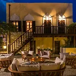 Lemuria Manor, Wine Dark Sea בית נופש *