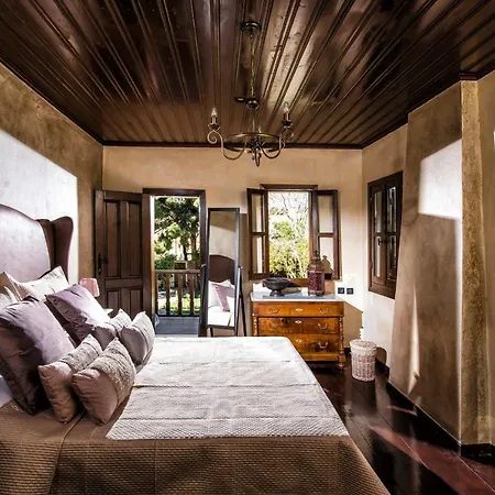 Lemuria Manor, Wine Dark Sea Holiday home *